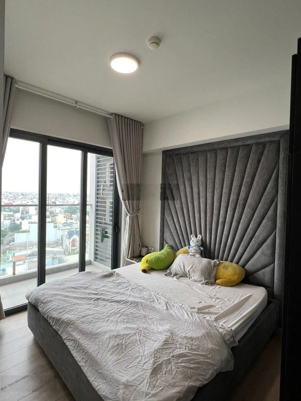 Bán nhanh căn Emerald 53m2 - 1PN - 1WC, giá chỉ 2.7 tỷ bao hết. Nhà nội thất cơ bản