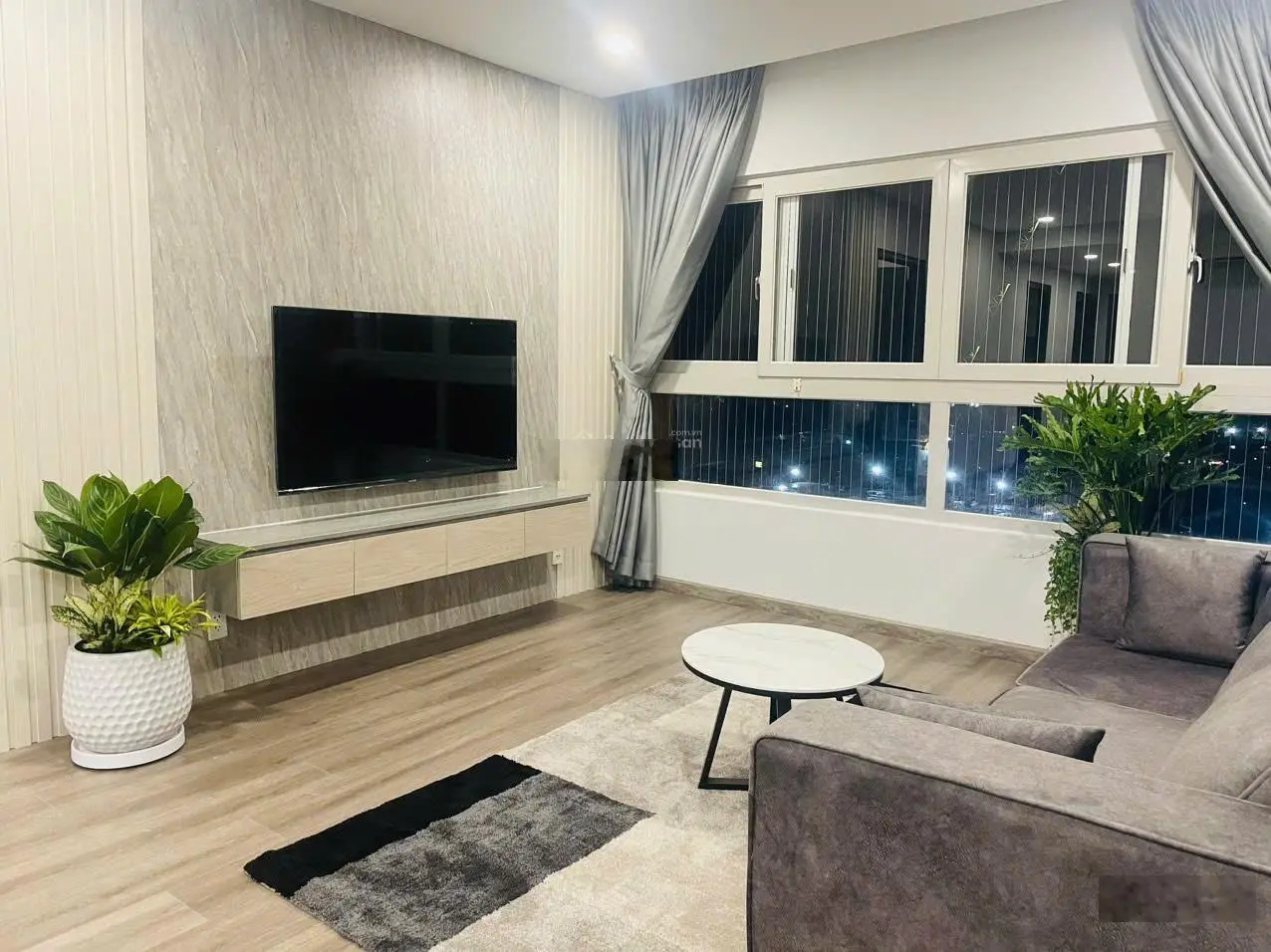 Chính chủ gửi bán căn hộ 3pn2wc 92m2, full nội thất đẹp như hình, khách chỉ cần xách vali vào ở