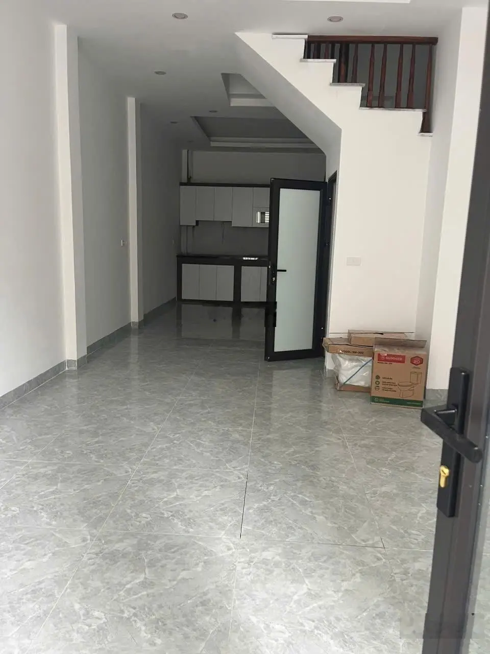 Nhà riêng 5 tầng S=30m2, có sổ, nhỉnh 4 tỷ, cách smartcity 1km, cách Aeon 1km, cách vincom 1,5km