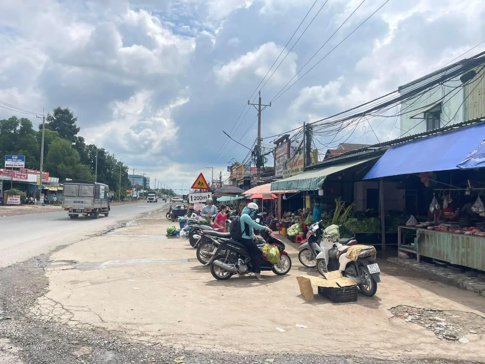 Chính chủ cần bán 12x47m có 100m2 thổ cư mặt tiền đường 18m giá chỉ 999tr gần khu đô thị