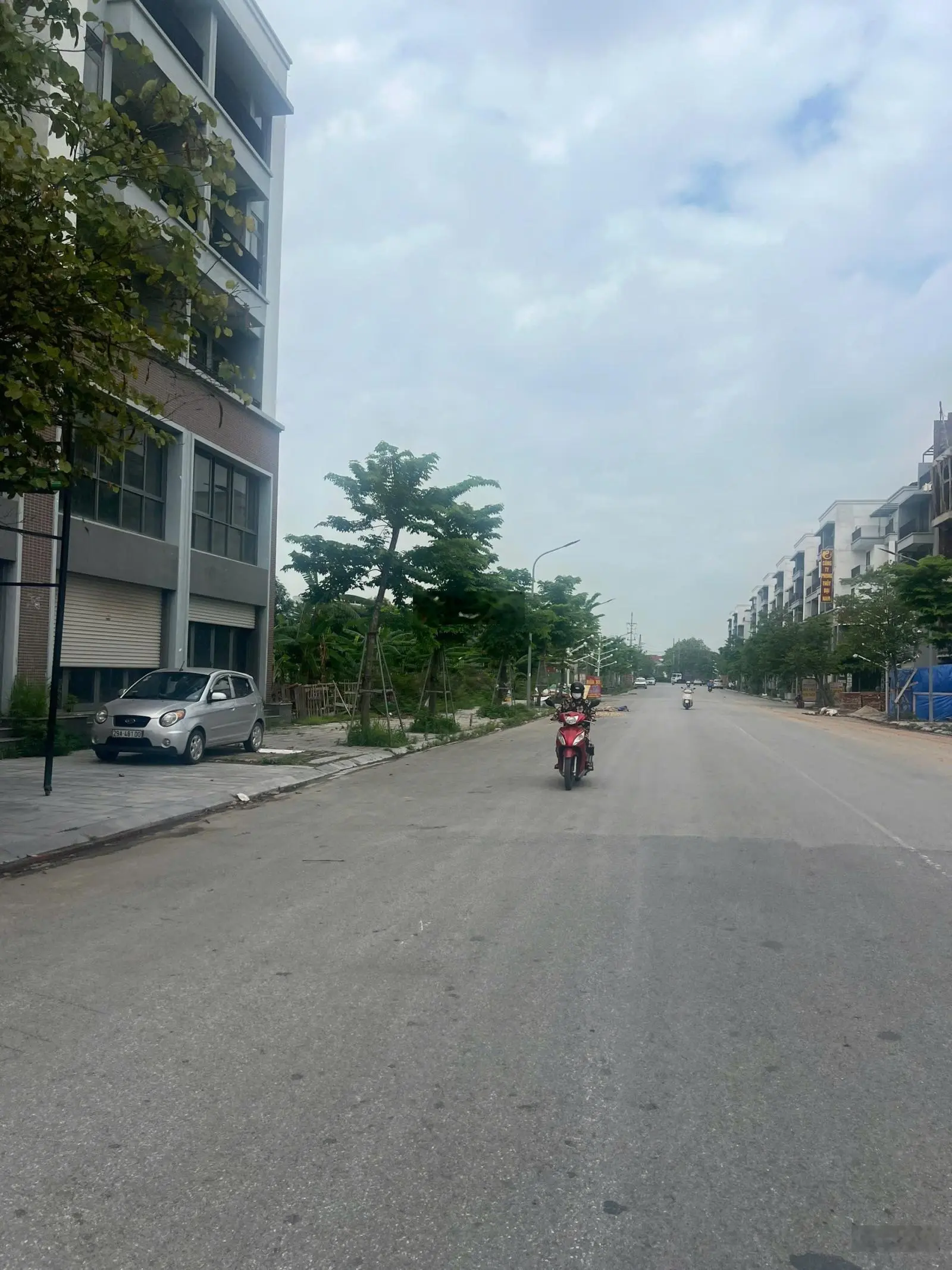 Chủ gửi bán căn shophuor 5 tầng , đã hoàn thiện mặt ngoài . Trục đường 24 m KĐT TMS Phúc