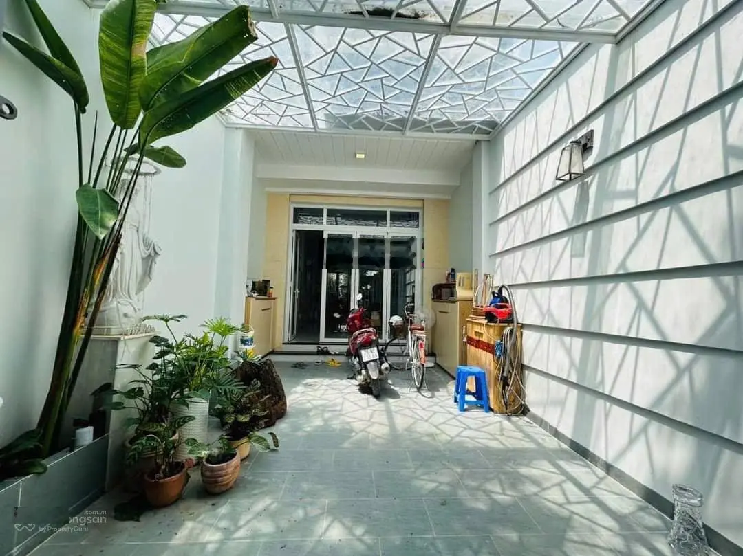 Cần bán nhà đẹp 3 tầng, đường 13m TĐC Đất Lành, giá rẻ