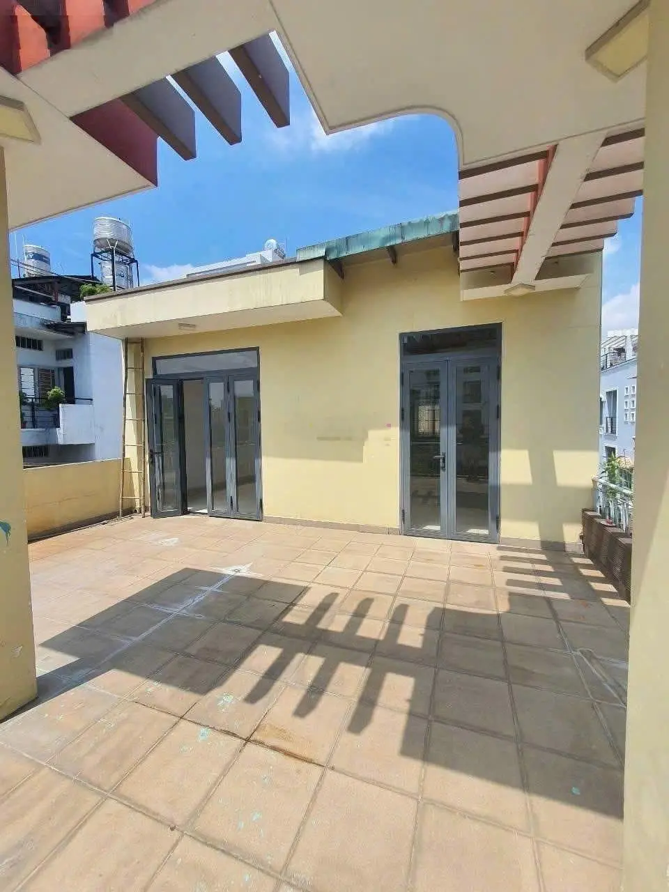 Bán toà nhà góc 3 mặt tiền đườg Phạm Huy Thông, Gò Vấp. DT 18x18m, Hầm lửng 7tầng, 16P, T.Máy, 55tỷ