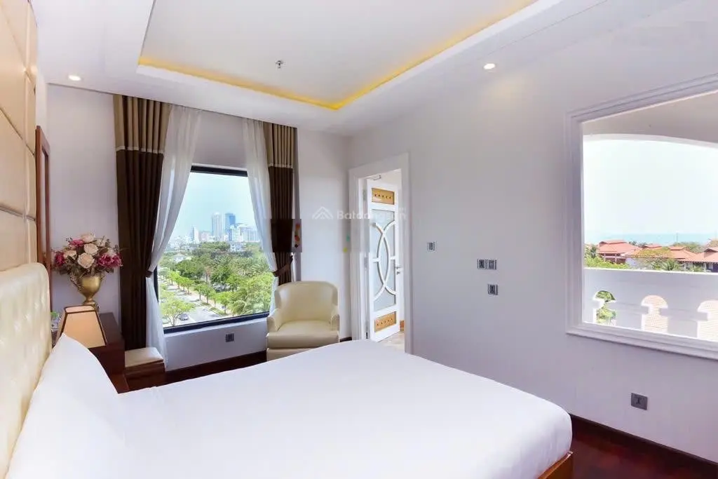 Giảm sâu 5 tỷ - bán khách sạn cao cấp 9 tầng x 140m2 lô góc 3 mặt tiền Võ Nguyên Giáp, 59 tỷ TL