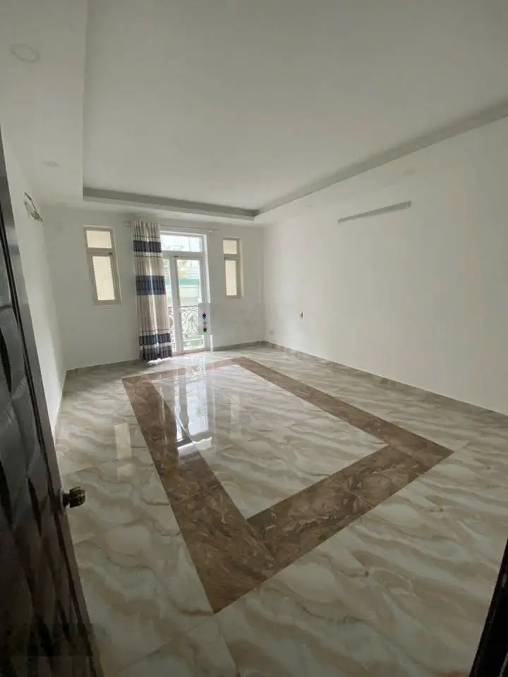 Ngộp, cần bán nhà mặt tiền Lạc Long Quân, 4x13m, 2 lầu, 9 tỷ TL