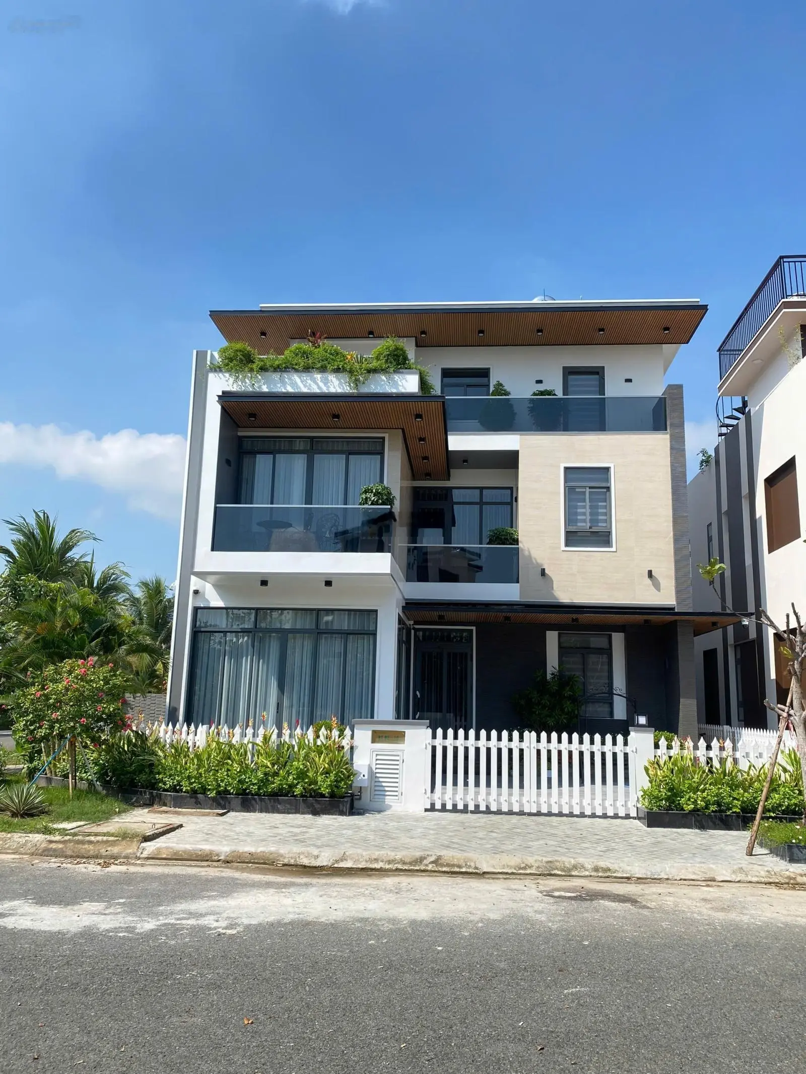 Bán căn gốc biệt thư view sông 163m2 giá 2 tỷ 850 công chứng sang tên