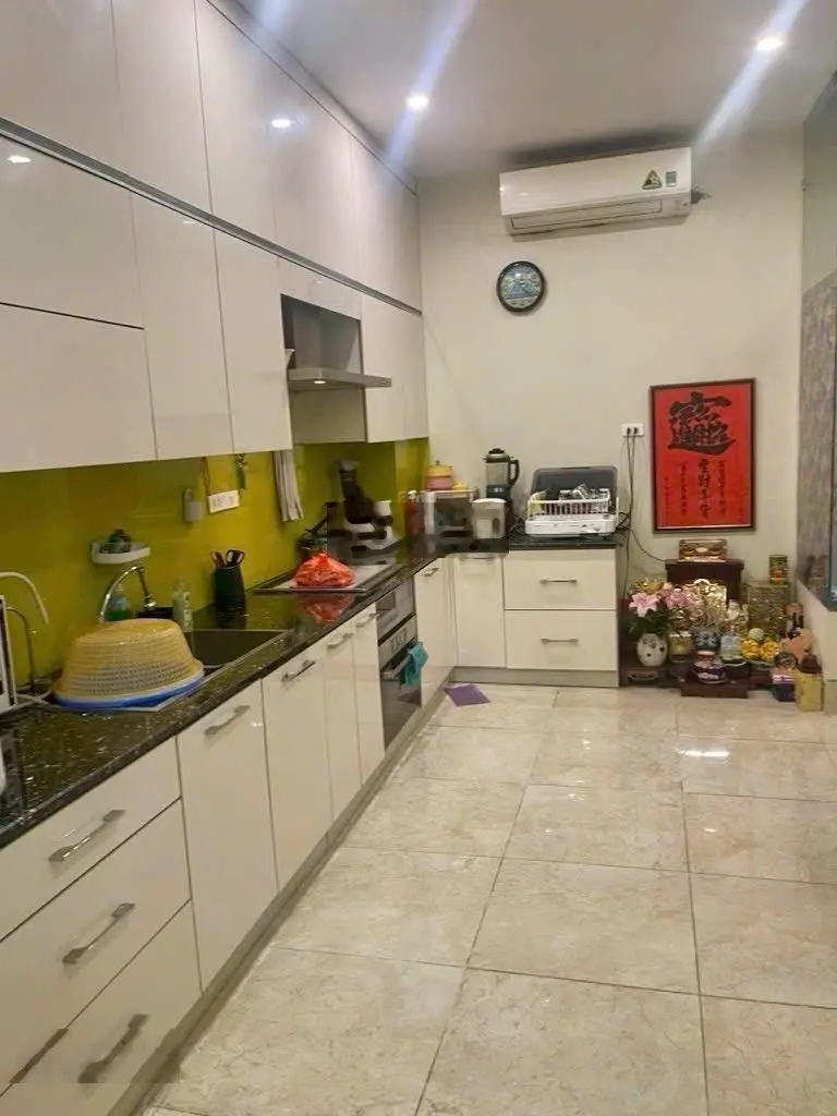Bán nhà phố Lạc Trung - Phân lô cán bộ - Ô tô tránh nhau - 70m2 - 4PN. Giá: 20,5 tỷ. LH: 0779 548 ***