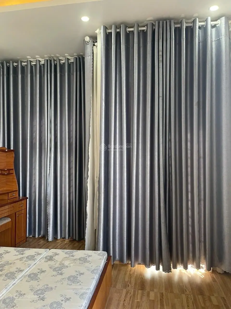 Bán nhà mặt tiền lô góc đường Bưng Ông Thoàn giá 10,5 tỉ diện tích 62,2m2.