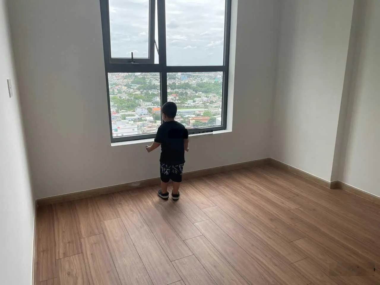CHỦ CẦN TIỀN CHO CON ĐI DU HỌC bán gấp căn hộ Bcons Green View 2PN - 2WC 1tỷ650 bao thuế phí.