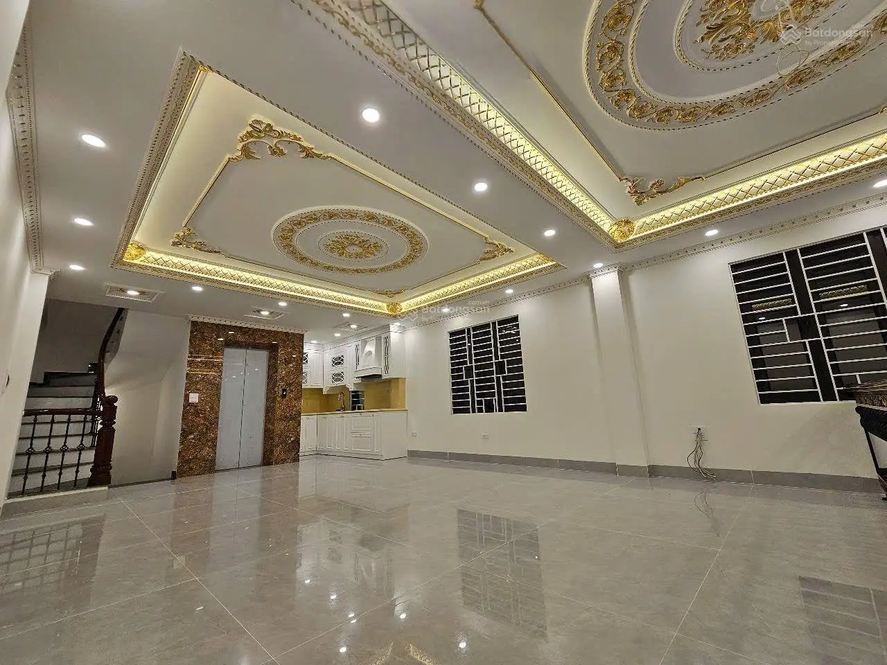 Bán nhà Thạch Bàn 80m2 7 tầng gara 2 ô tô bán tải để trong nhà, thang máy 650kg đường ô tô tránh