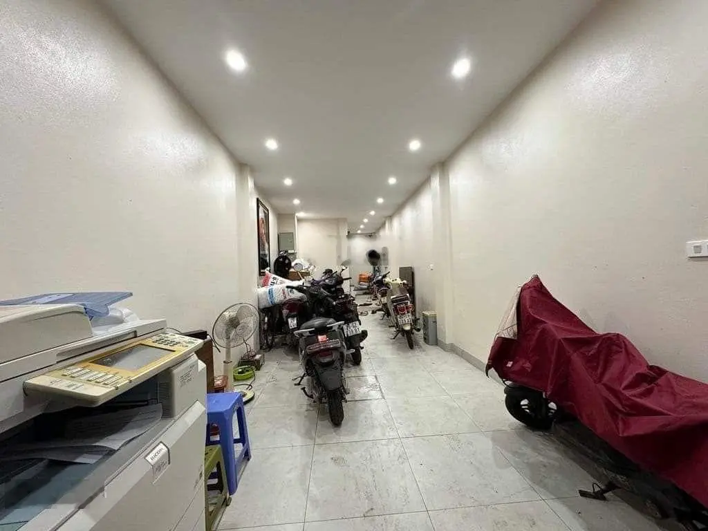 Chủ cần bán gấp nhà giáp nhất - ngay chợ ngã tư sở - kinh doanh đa dạng - 7 tầng - thang máy