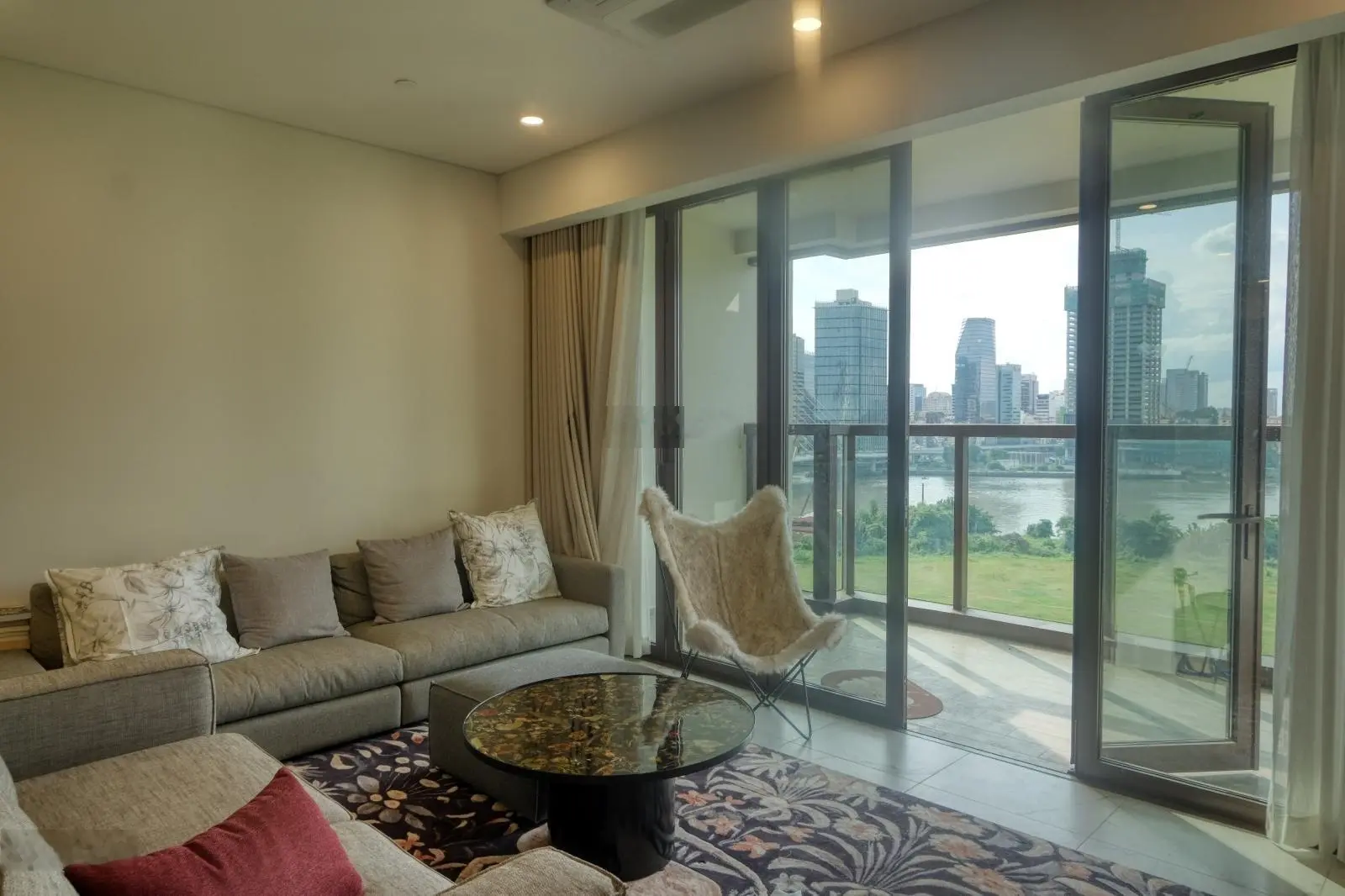 Bán 4PN giá tốt tại Metropole: 38 tỷ liên hệ xem nhà: 0919 061 *** Vy