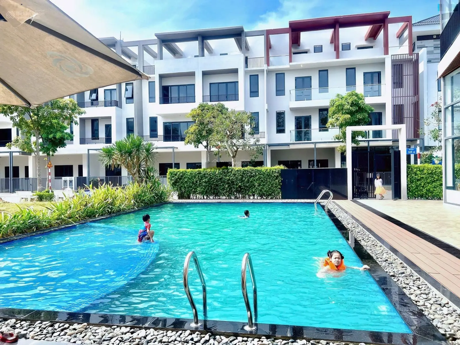 Bán nhà phố mặt tiền view sông Vàm Cỏ - sổ hồng riêng - thanh toán linh hoạt