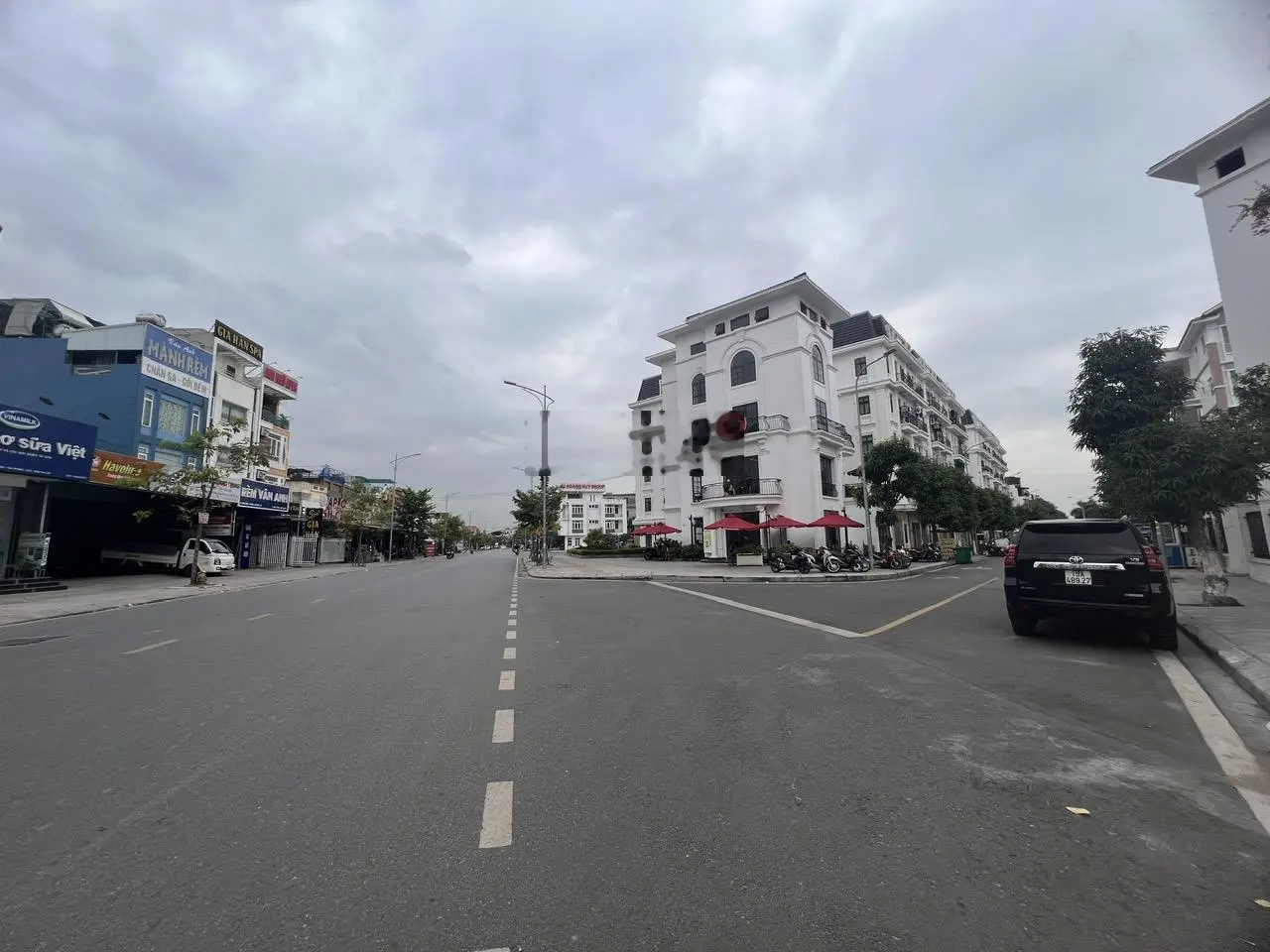 Bán đất mặt đường máng nước - mặt tiền 9,4 m- vị trí đẹp nhất - e.mai 0915 822 ***