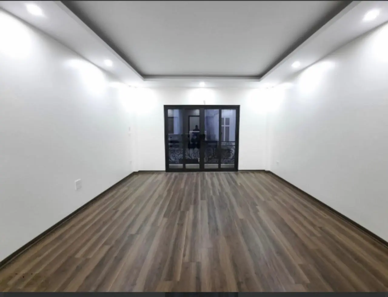 Bán nhà P. Đại Đồng Q. Hoàng Mai. DT: 32m2x5T, MT: 4m. Mặt ngõ ô tô thông kinh doanh. Giá: 5.1 tỷ