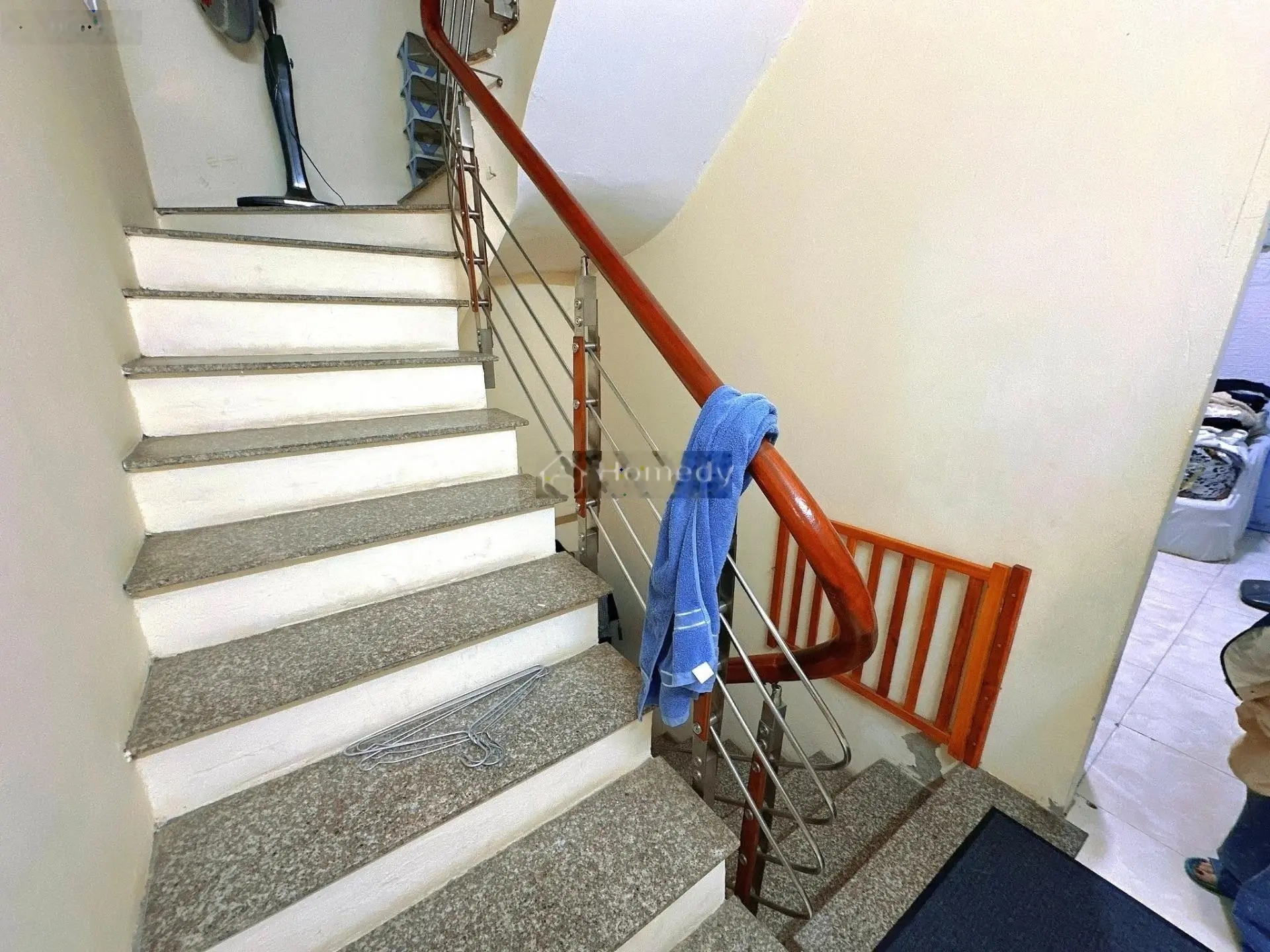 Giảm 2 tỷ Cần bán gấp nhà phân lô phố Lạc Long Quân 51m2, 3T, mt 5m, ô tô vào nhà, kinh doanh