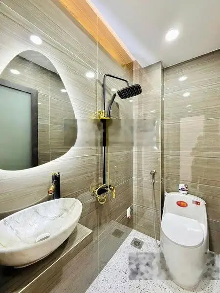 Giá 4 tỷ 950. bán gấp nhà, q3. hẻm oto. hđ thuê 20tr/th. nhanh tay lh 0784 813 ***