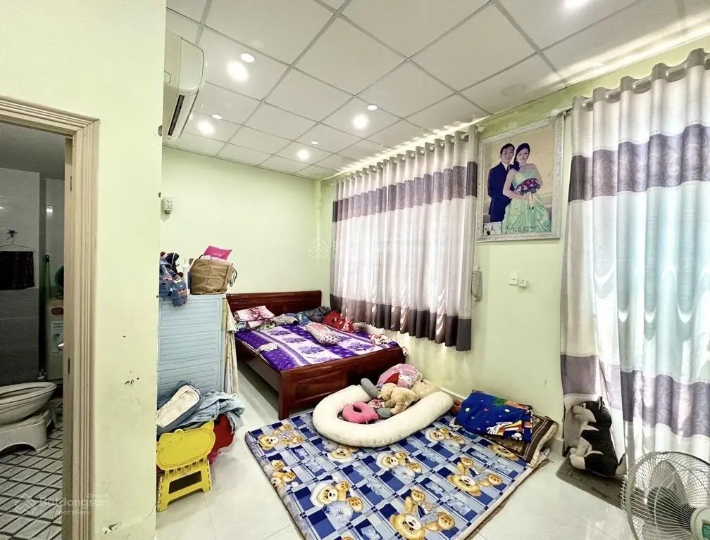 Chủ gửi bán gấp căn nhà 2 tầng DT 72m2 ngay Vạn Phúc City, giá nhỉnh 5 tỷ, SHR, vuông vức