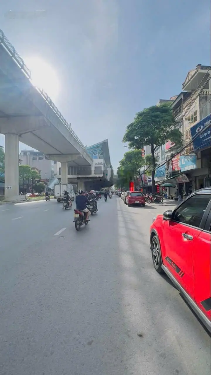 Bán nhà Mặt phố Hồ Tùng Mậu, vỉa hè lơn, Kinh doanh sầm uất, DT 40m, MT 5.2m2, 18 tỷ.