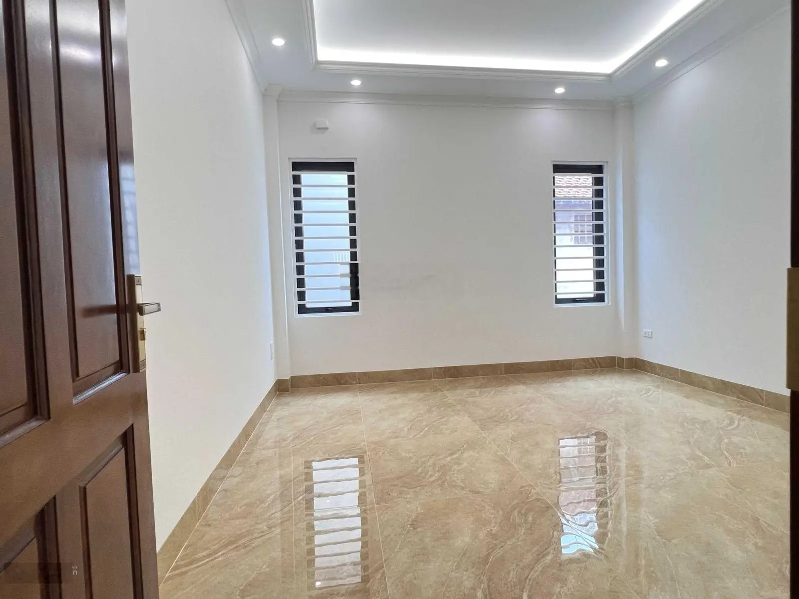 Kinh doanh sầm uất, ô tô 7 chỗ, thang máy xịn sò, đẹp long lanh 56m2 5 tầng Xuân La Tây Hồ, 11 tỷ