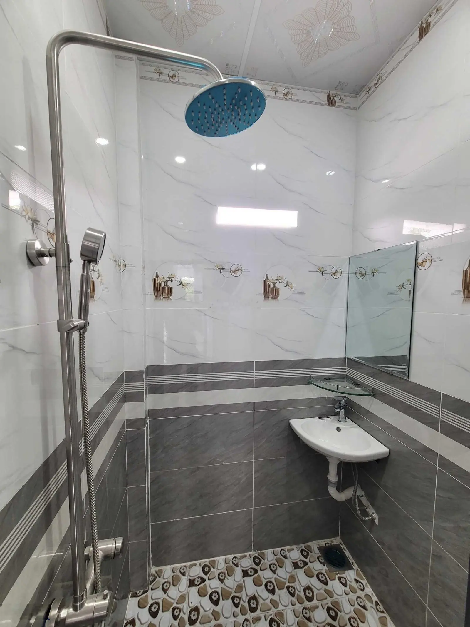 3tỷ250, sổ hoàn công, 72m2 (4x18), gần bến xe Tân Đông Hiệp, gần Vincom 550, cách đường ĐT743C 100m