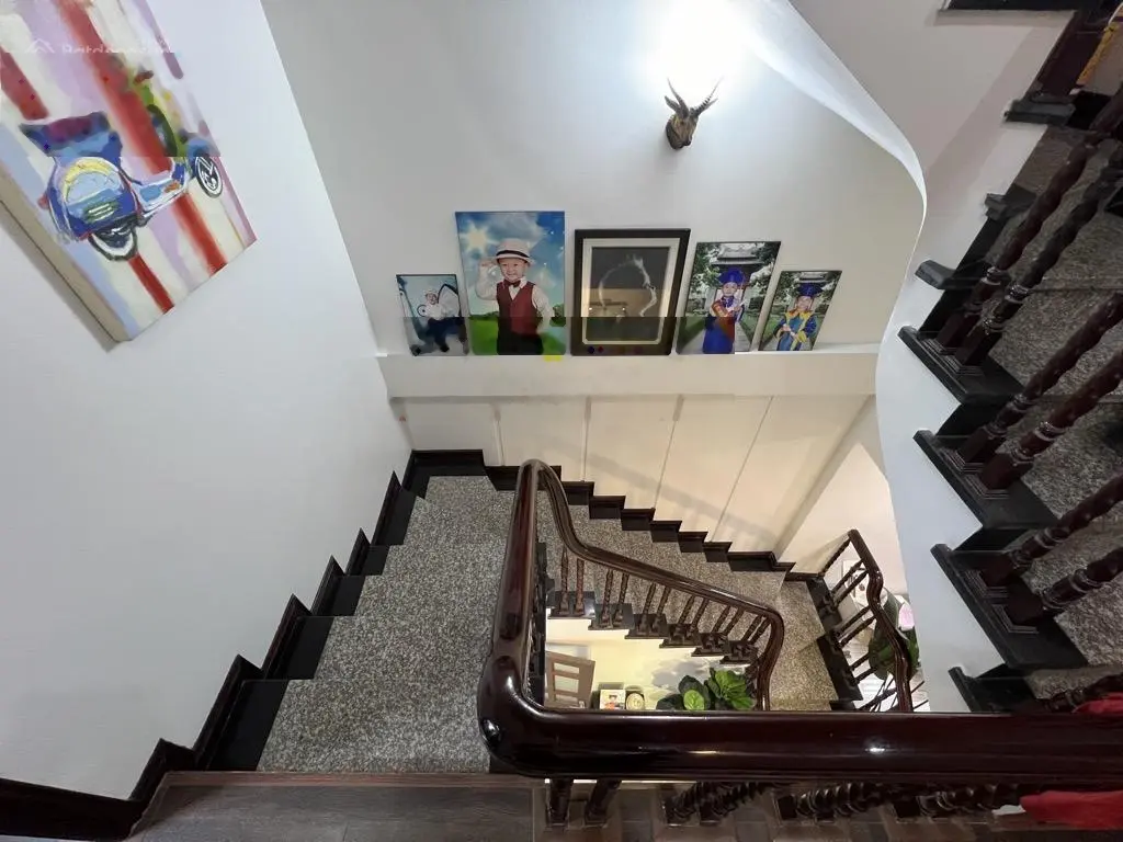 Bán nhà mai dịch cầu giấy, garra ôtô, tiện ích ngập tràn