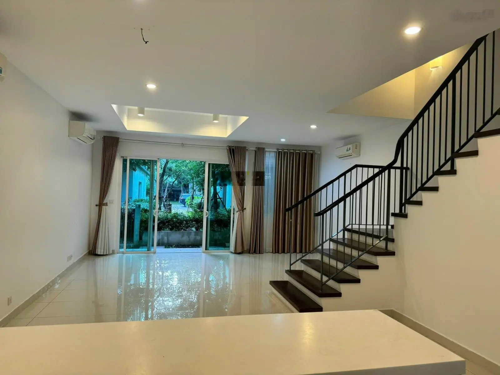 Cần bán gấp căn LK 120m2 sẵn sổ, có đồ tại ParkCity khu Compound siêu vip