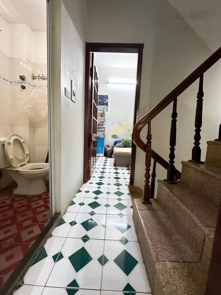 Cần Bán Nhà Cũ Xuân La - Lô Góc - Tải con vi vu - 71m2 x 3T - MT 5m - Ngõ thông muôn ngả