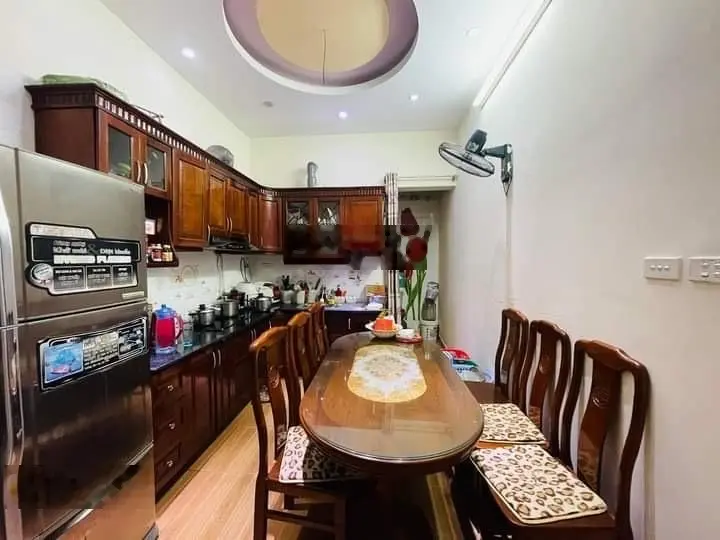 Ô tô đỗ sát nhà - ngõ thông, nhà dân xây chắc chắn 4 tầng 60m2 giá 9,9 tỷ
