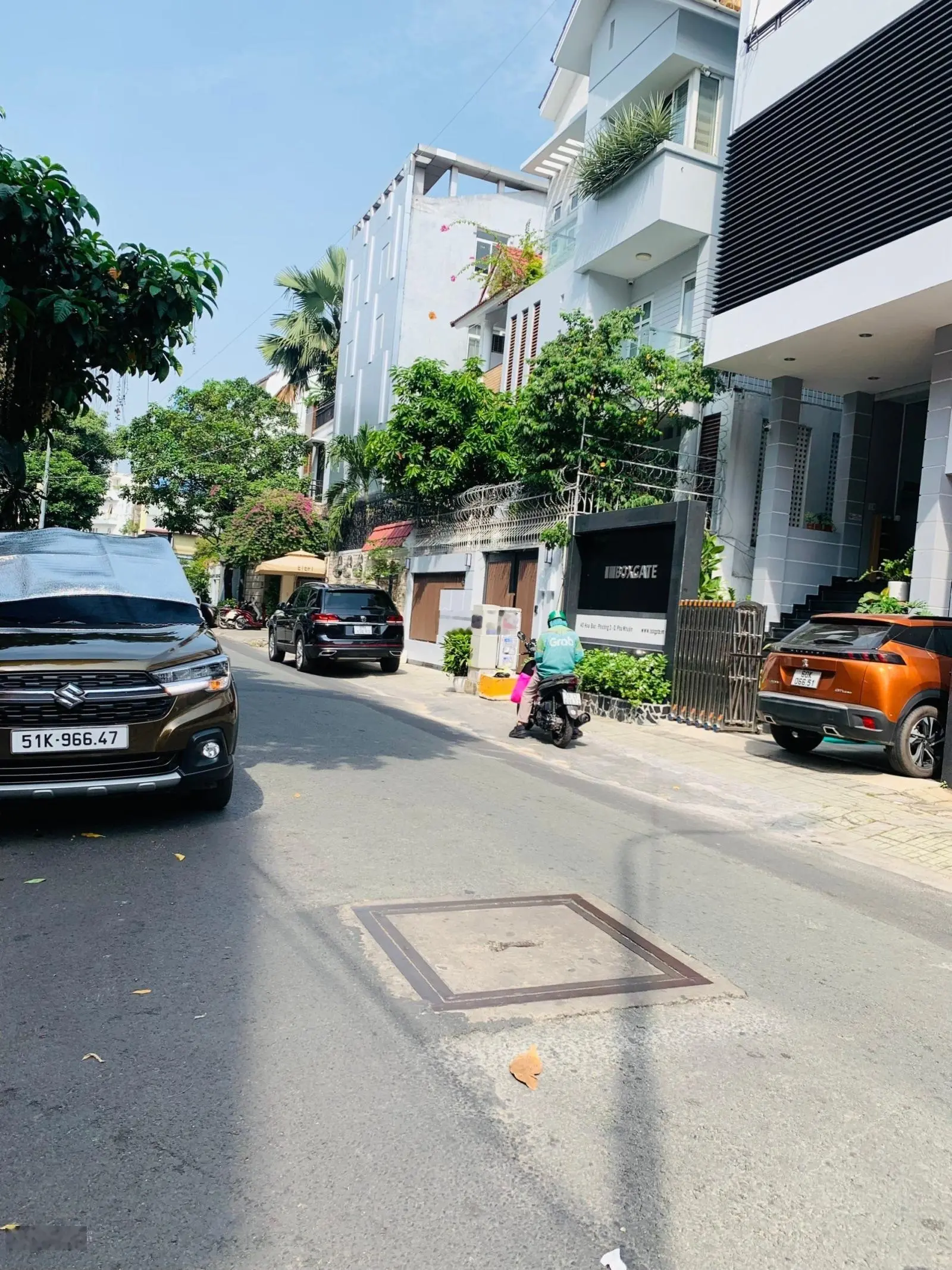 5 x 25m, bán nhà MT Nguyễn Minh Hoàng - (hầm - 5 tầng) - K.300 (giá 23 tỷ)