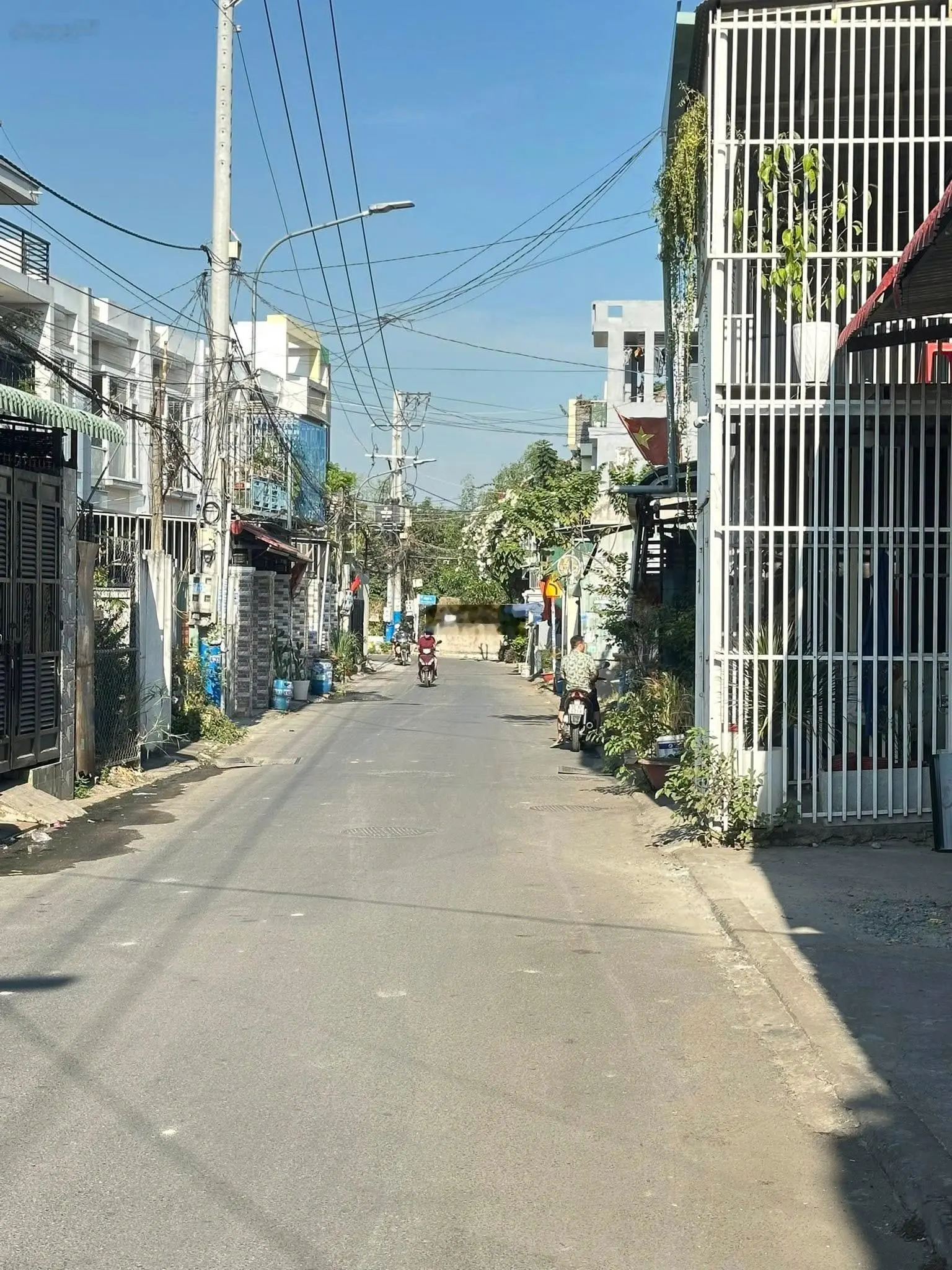 Bán gấp nhà trệt lầu đẹp - giá tốt mặt tiền đường gần TTYT Dĩ AN, P. Tân Đông Hiệp