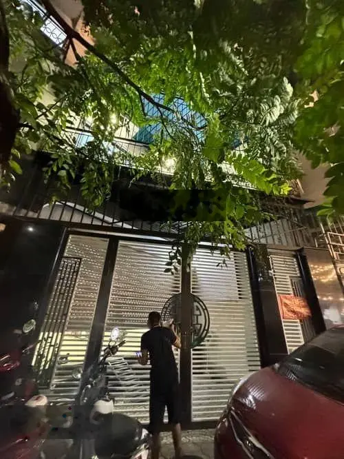 Bán nhà Hồ Tây - Biệt Thự đẳng cấp ,mặt tiền 5m-ô tô ngủ trong nhà- tri thức- 93.5m2, 25 tỷ còn TL