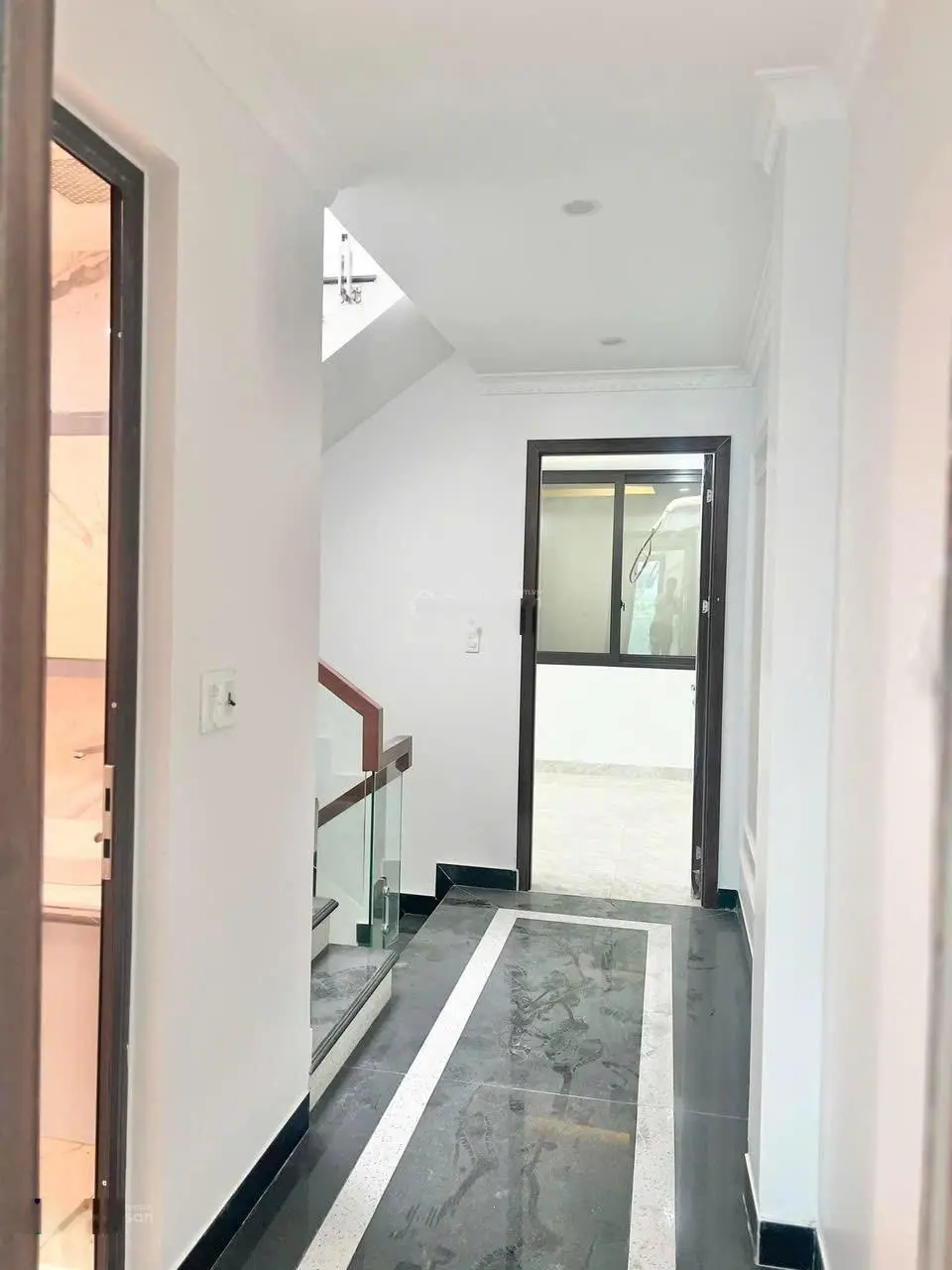 Bán nhà 50,4m2 đối diện công viên giá chỉ hơn 3 tỷ liên hệ e Nguyên 0357 864 ***