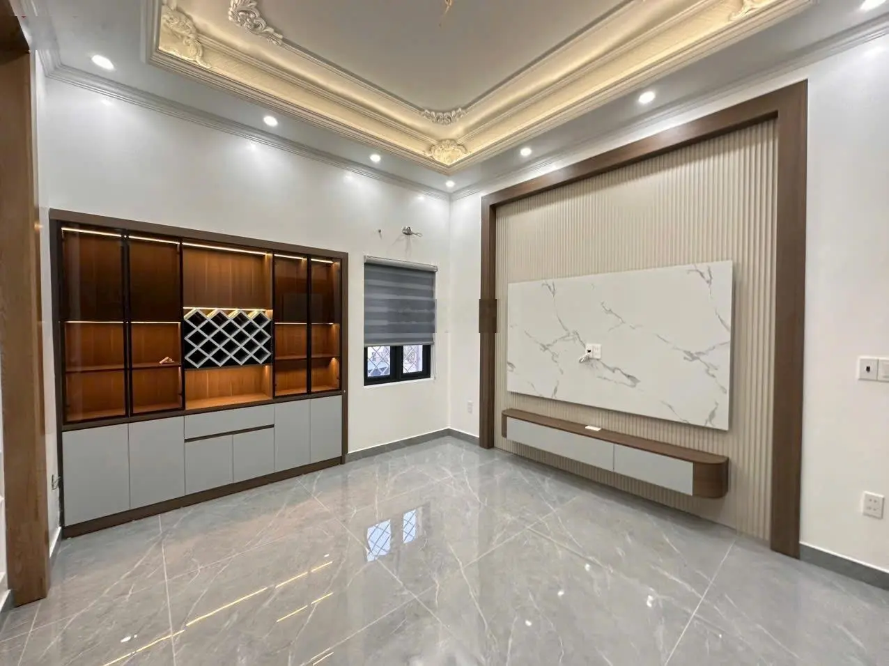 Nhà đẹp xây mới độc lập tại mặt đường 12m khu phân lô tại Thiên Lôi, 51m2 x 4 tầng chỉ 6.15 tỷ