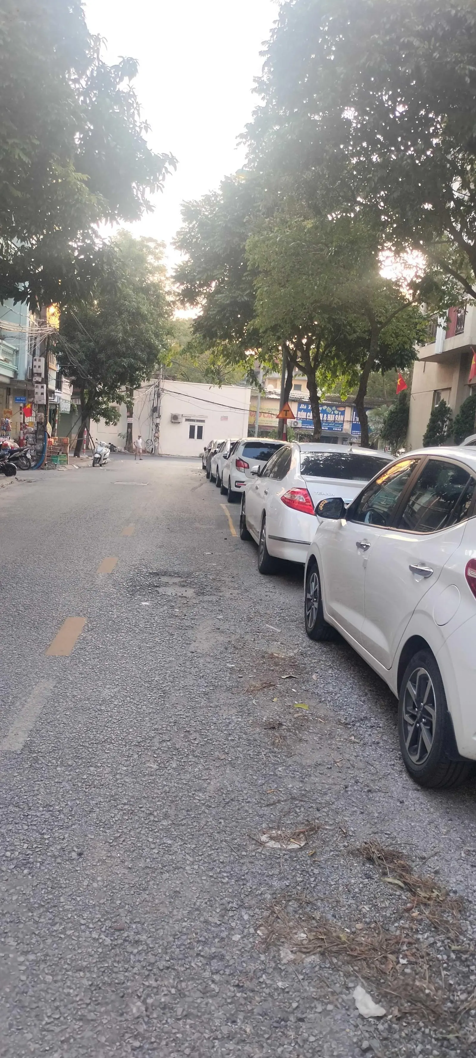 Nhà Mặt Phố, Nguyễn Văn Cừ, Phân Lô, Nói không với quy hoạch, gần trường học, cơ quan, gần hồ.