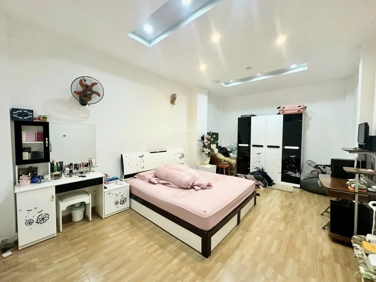 Bán nhà hẻm xe tải thông đường Lũy Bán Bích Quận Tân Phú 4 tầng 4mx17m nhỉnh 8 tỷ TL