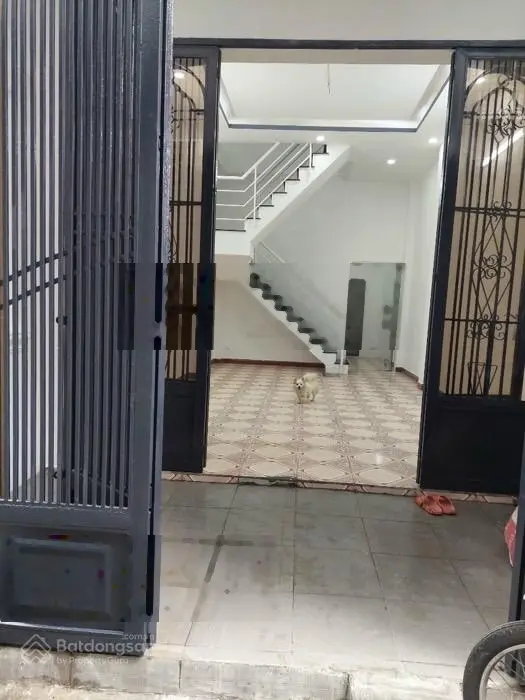Bán nhà Tân Phú, 52m2 , 3 tầng, hẻm 5 m, gần Đầm sen, giá 5x tỷ.