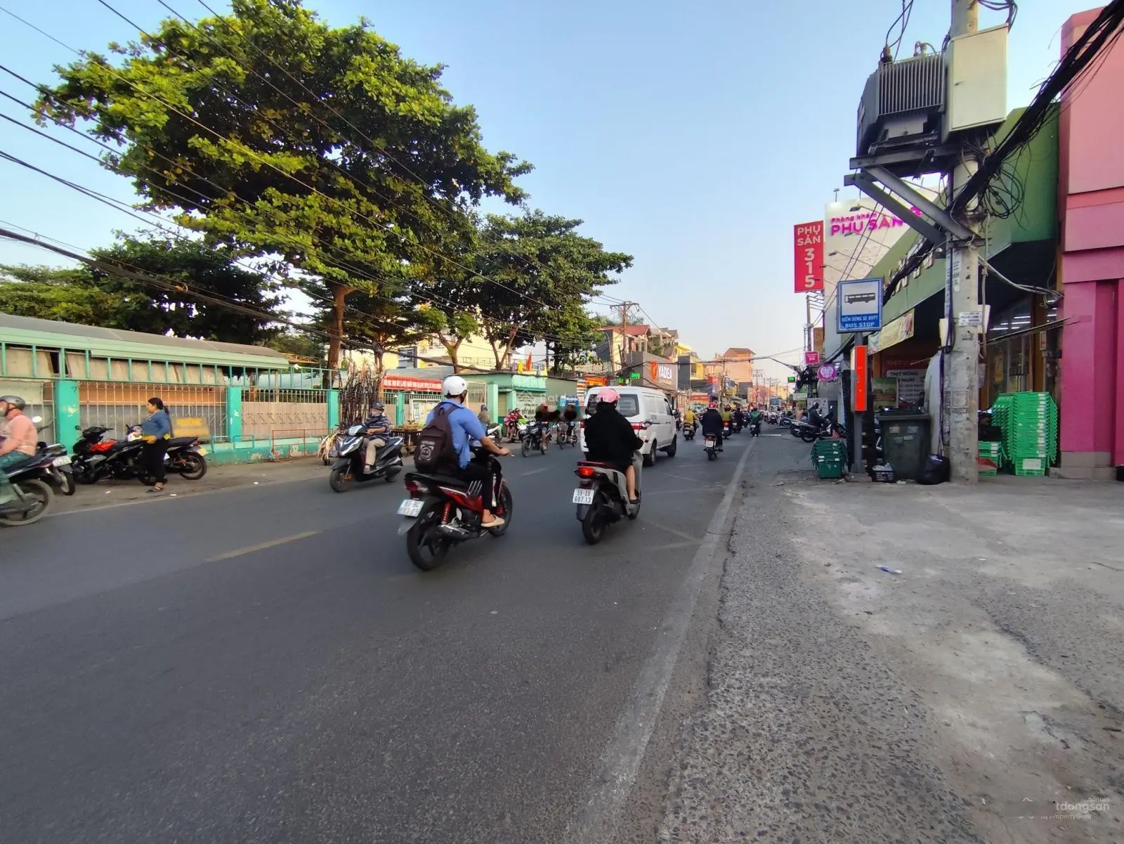 Bán nhà ngay Đỗ Xuân Hợp - Nhà đẹp kiên cố - ô tô ngủ trong nhà