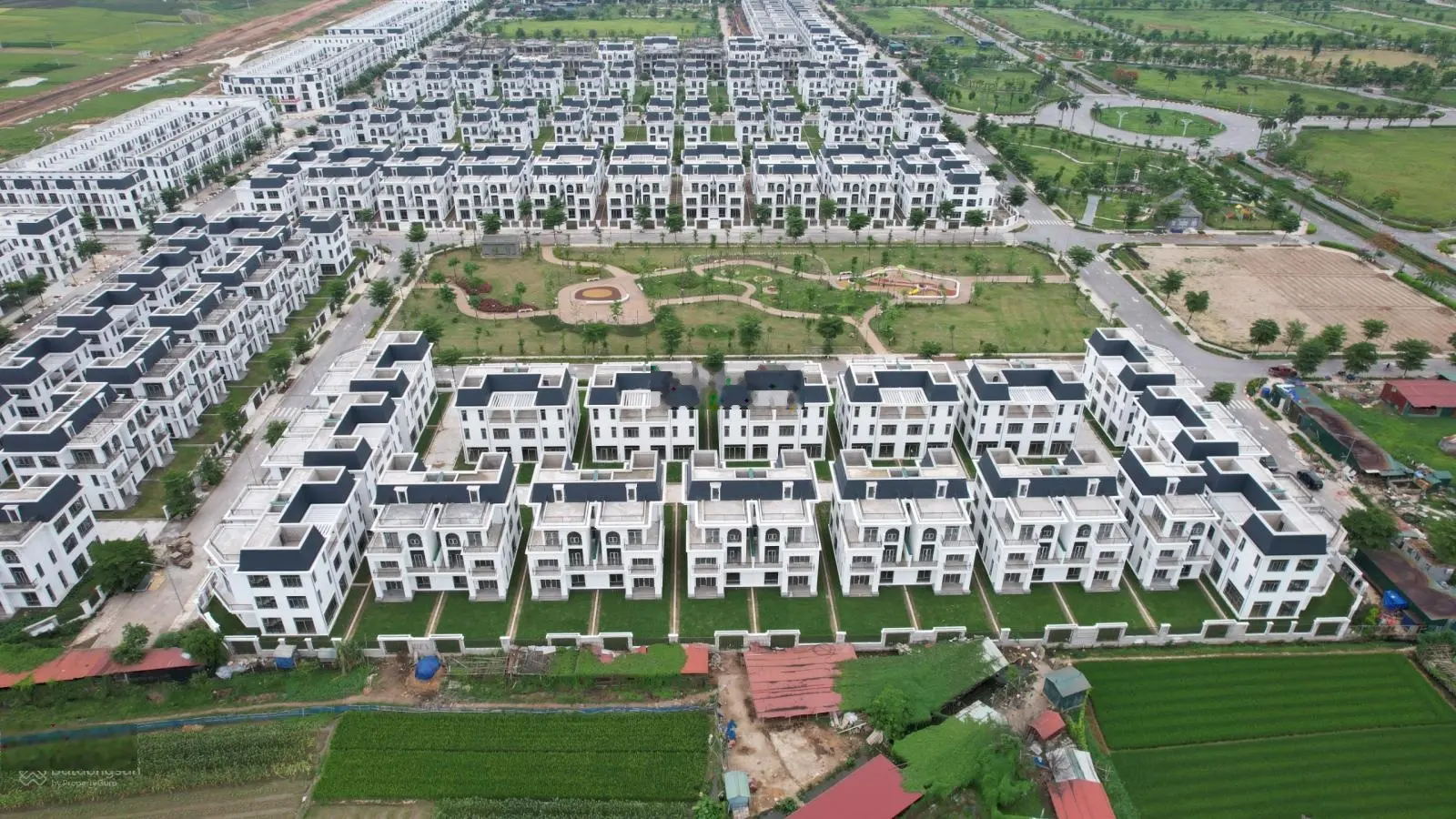 Quỹ căn biệt thự, nhà vườn đa dang, chênh nhẹ sau phiên đấu giá 02/08/2024 tại HUD Mê Linh Central.