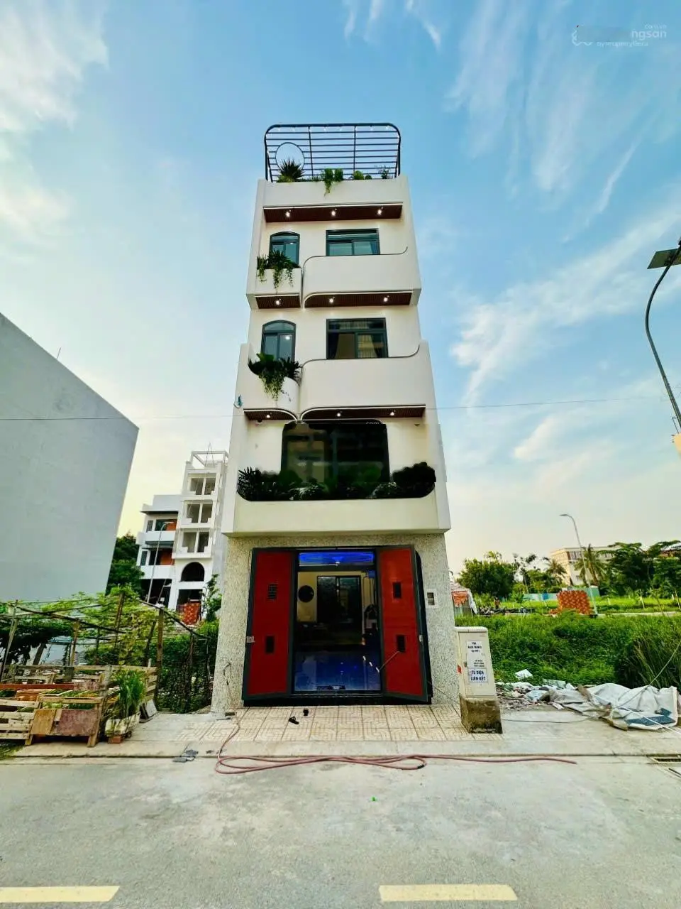 Bán nhà đường An Phú Đông 12 - 1 trệt 1 lửng 2 lầu - 4PN 5WC full nội thất - xe hơi ngủ trong nhà