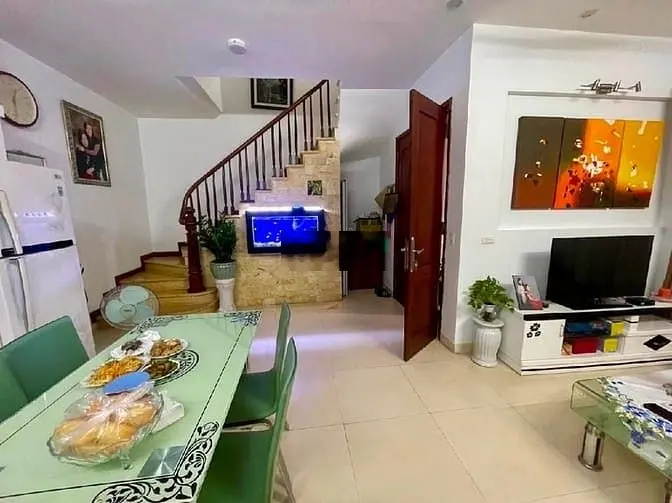 Bán nhà Hoà bình 2, một ngoặt tới nhà, dân xây, ở luôn, sát chợ Mơ