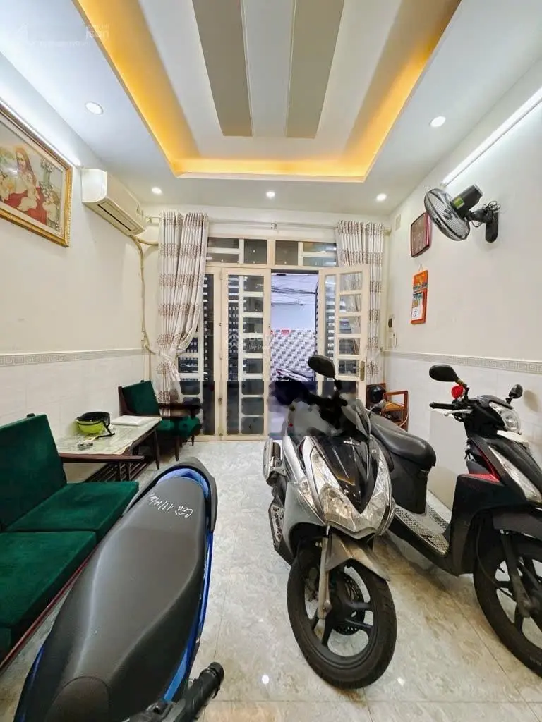 Nhà Khánh Hội Q4 - 4 lầu đúc - 44m2 - 4pn - sát hẻm ôtô - giá 5 tỷ nhỉnh
