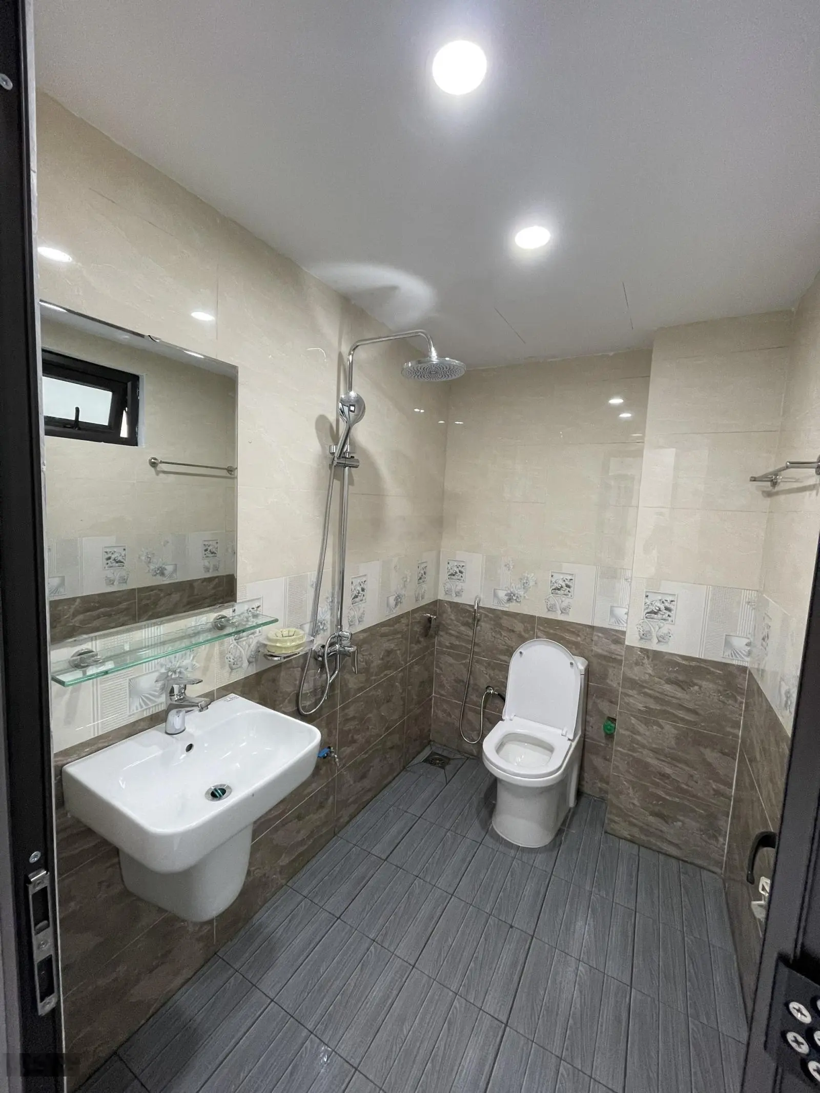 Bán nhà 5 tầng 2 mặt thoáng oto đỗ cửa tại Xã An Thượng, Hoài Đức, 3,1 tỷ, 30m2,