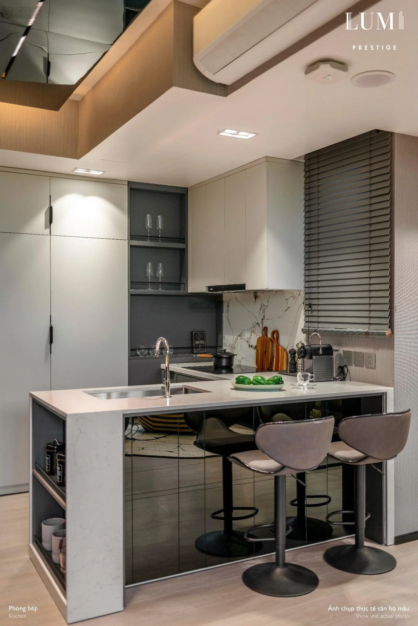 Chủ nhà cần bán 2PN góc 63m2, ban công Đông Nam view thoáng giai đoạn 1 giá tốt, LH 0987 235 ***