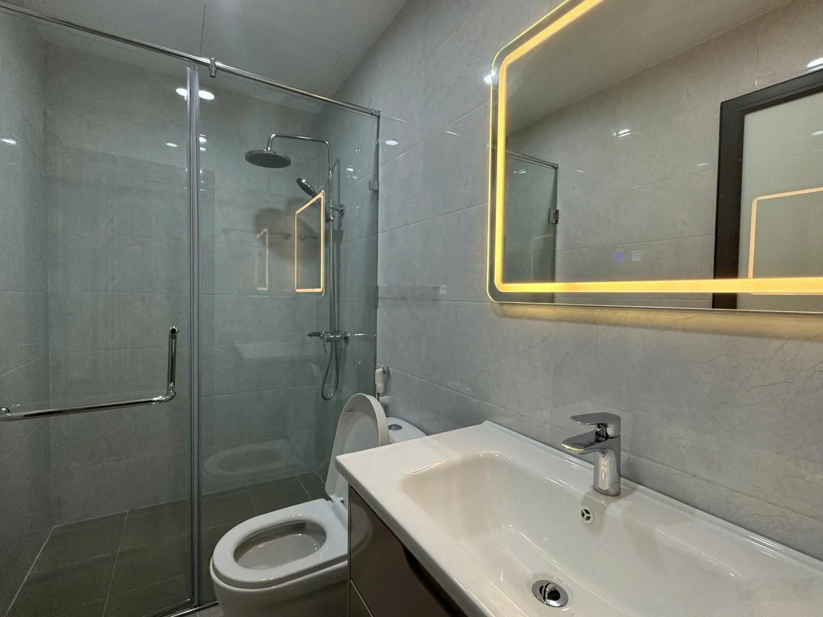 Cần bán căn hộ CT1-2 MỄ TRÌ HẠ dt86m (3N2W) Giá 5,5 tỷ Sẵn sổ, Nội thất full Lh 0948 886 ***