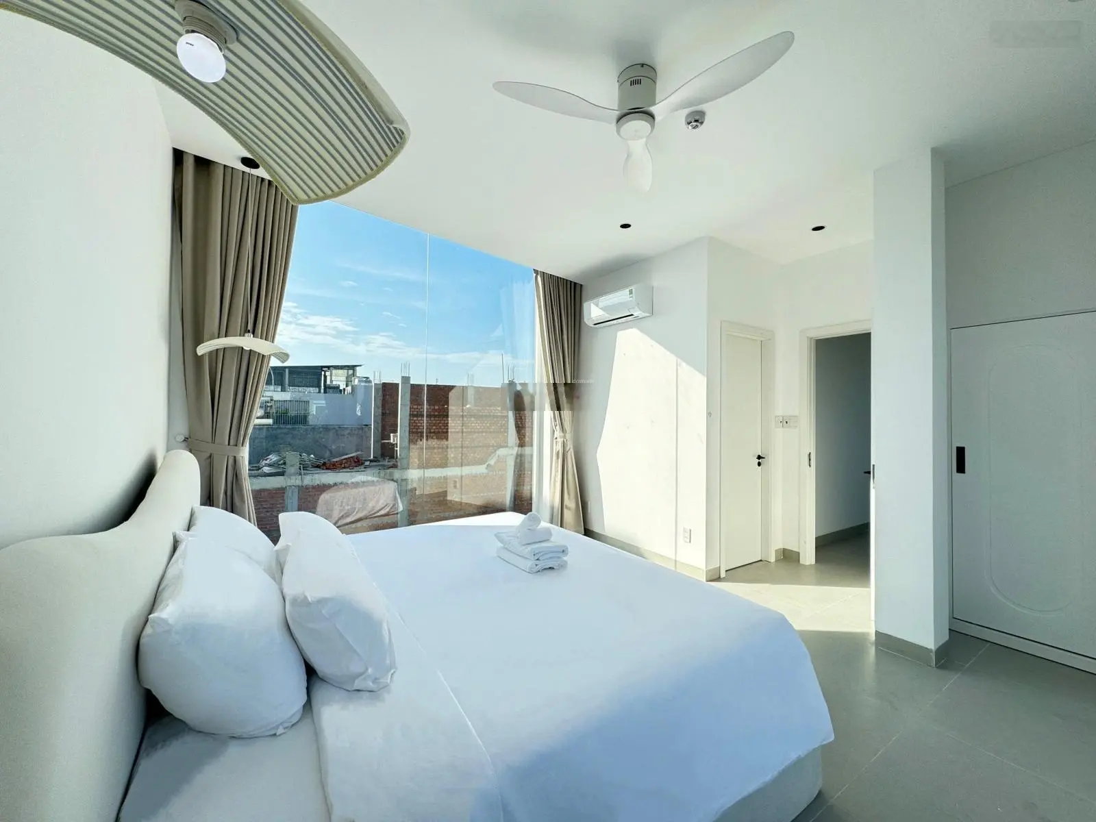 Siêu phẩm villa nghỉ dưỡng 3 MT 2600m2, mới, cạnh sông Hàn, công viên riêng, hồ bơi 50m2, full NT
