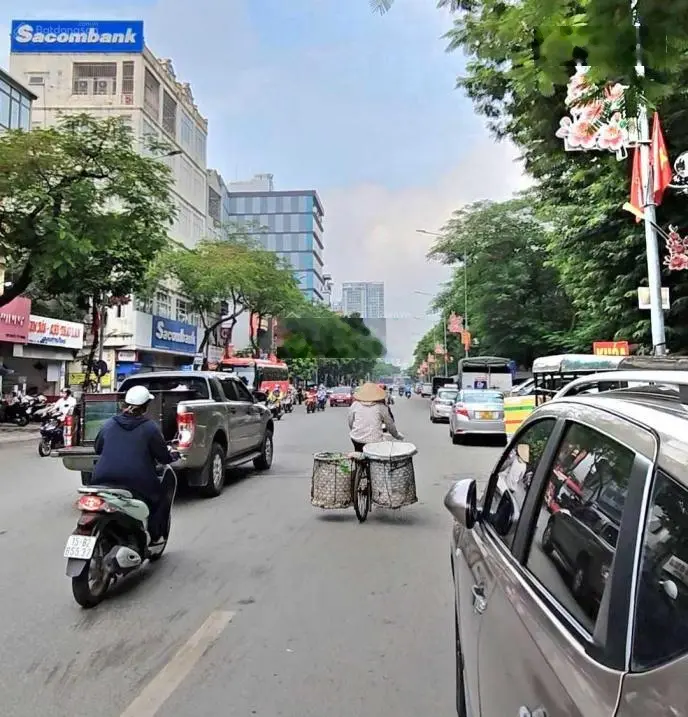 Bán 600m2 đất phố Xuân La, 2 mặt đường, MT rộng đá bóng, sổ hoa hậu. Giá 205 tỷ
