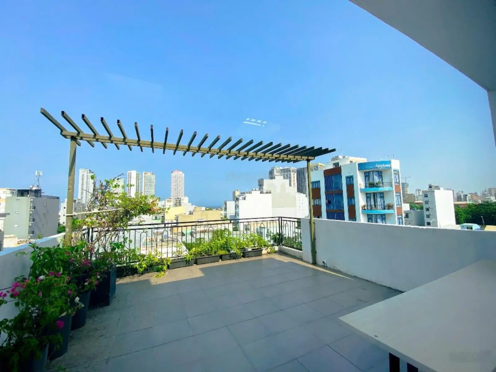 Bán tòa căn hộ 5 tầng mặt tiền đường nguyễn đình , dt 82m , ngang 5m , dt 50tr/th - giá 10 tỷ 9 tl