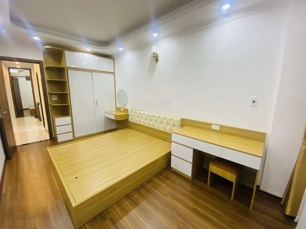 Bán gấp nhà mới Phố Trạm 46m2 full nội thất, đủ 5 ngủ gần Ô Tô Tránh chỉ hơn 6 tỷ