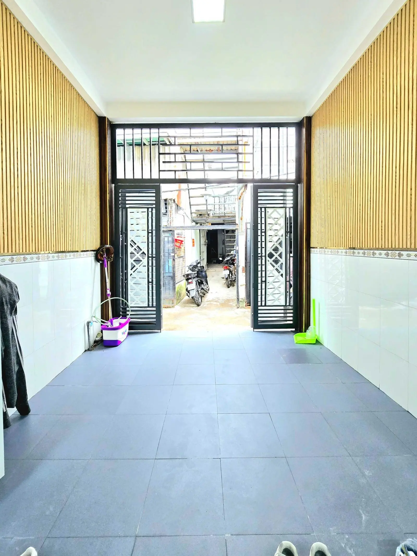 Bán nhà mới hoàn thiện, kề quận 7